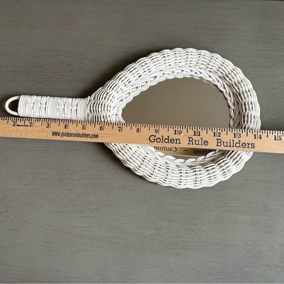 Vintage 1970s Hand Held White Wicker Vanity Mirror 14” Tear Drop Victorian Style - Picture 8 of 11